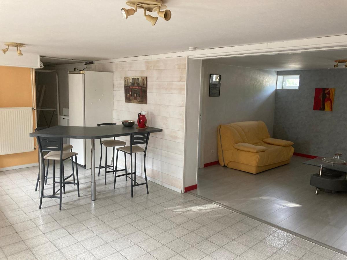 Appartement en rez-de-chaussée de maison Montanay Esterno foto