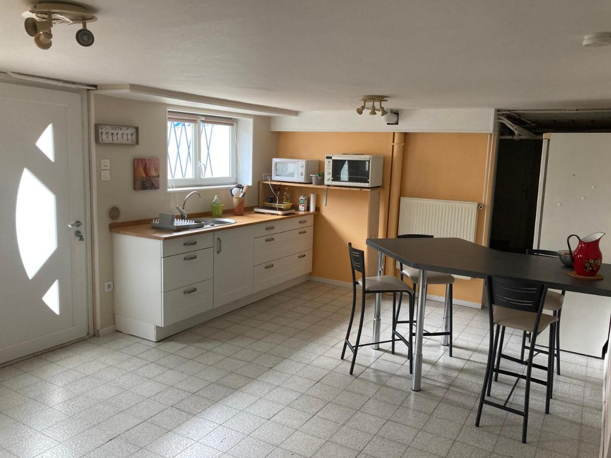 Appartement en rez-de-chaussée de maison Montanay Esterno foto